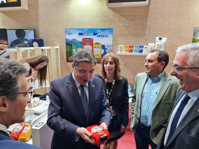 Joaquín Olona visita el Salón del Gourmet.
