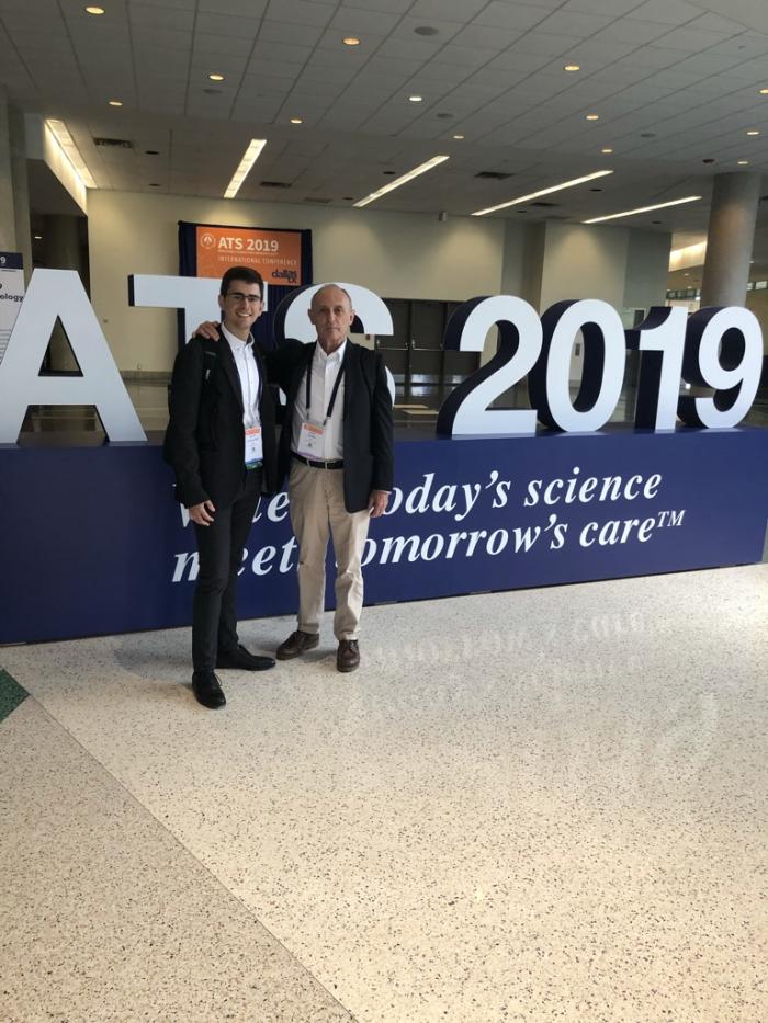 David Sanz junto al doctor José María Marín en un congreso de la ATS (Sociedad Torácica Americana).