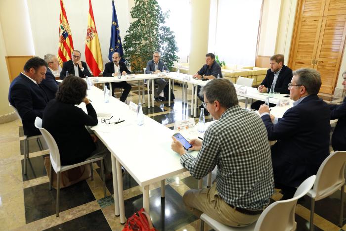 El Presidente de Aragón se reúne con alcaldes y empresarios del Pirineo