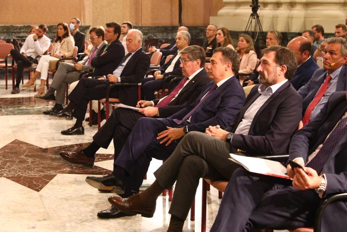 Aliaga asiste a la presentación de las Ayudas a la Industria de la Automoción de Aragón