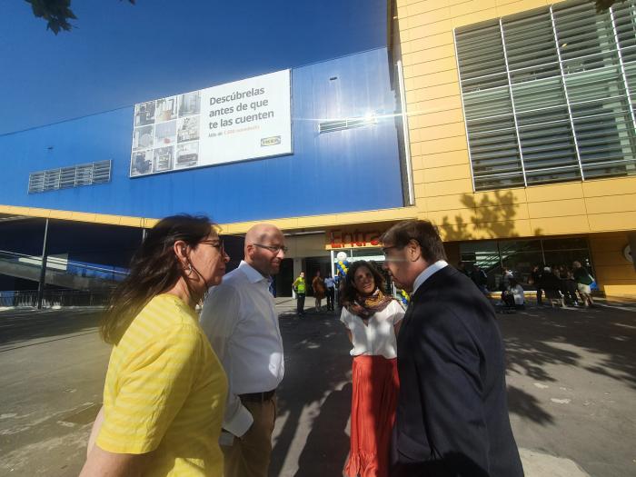 Aliaga asiste al 15º aniversario de IKEA Zaragoza