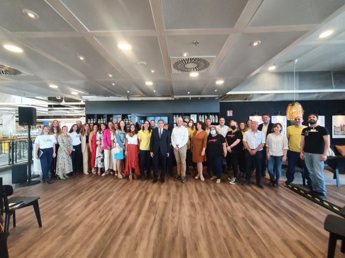 Aliaga asiste al 15º aniverasario de IKEA