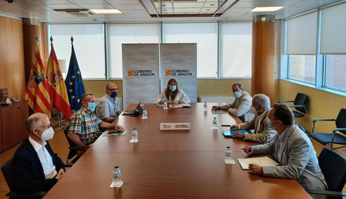 Repollés, junto a los representantes de los tres colegios de médicos de Aragón, Arnal y Coll.