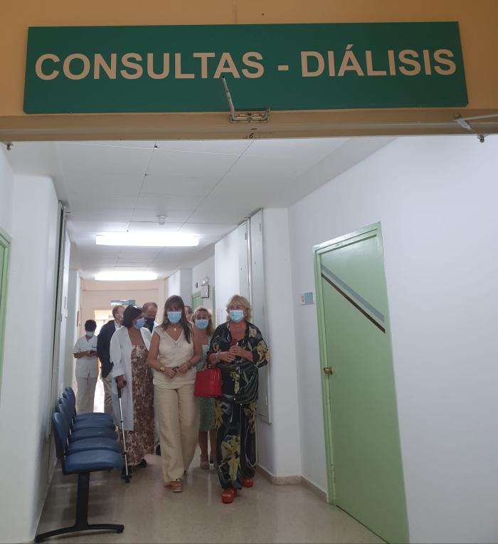 La consejera de Sanidad, Sira Repollés, en su visita al Hospital de Jaca.
