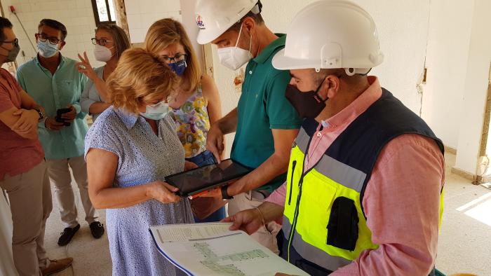 Broto, en el transcurso de su visita a la residencia de Albarracín