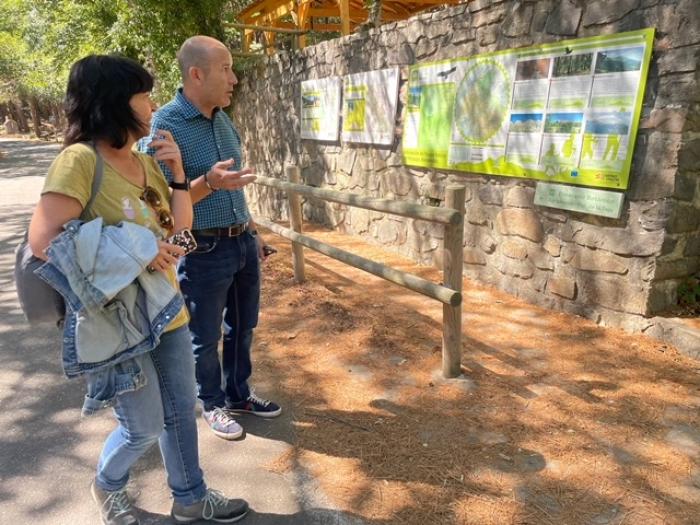 Carlos Gamarra visita los centros de interpretación de Añón y Agramonte.