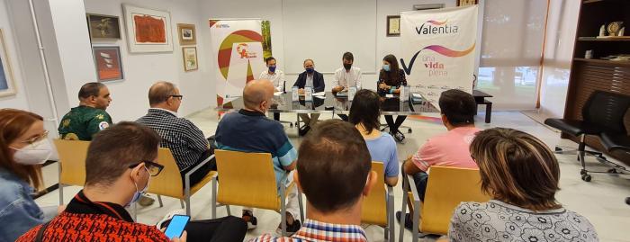 Presentación del folleto informativo sobre la cuenta de pago básica en Valentia, Huesca.