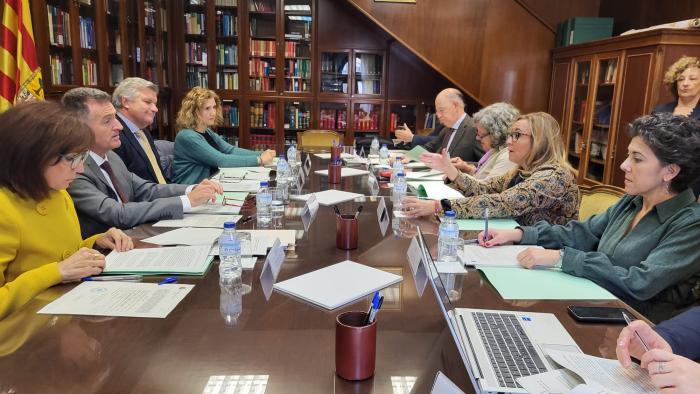 La consejera Mayte Pérez, en la reunión la Comisión Mixta de Coordinación Gobierno de Aragón-TSJA