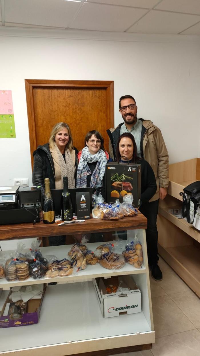 La directora de Promoción e Innovación Agroalimentaria, Carmen Urbano, ha visitado este viernes varios Comercios Adheridos a la Red de MultiServicios Rurales en la provincia de Teruel.