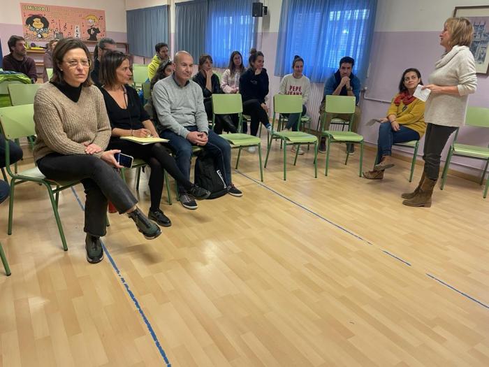 Carlos Gamarra inaugura los nuevos equipamientos del patio del CEIP Alcoraz de Huesca.