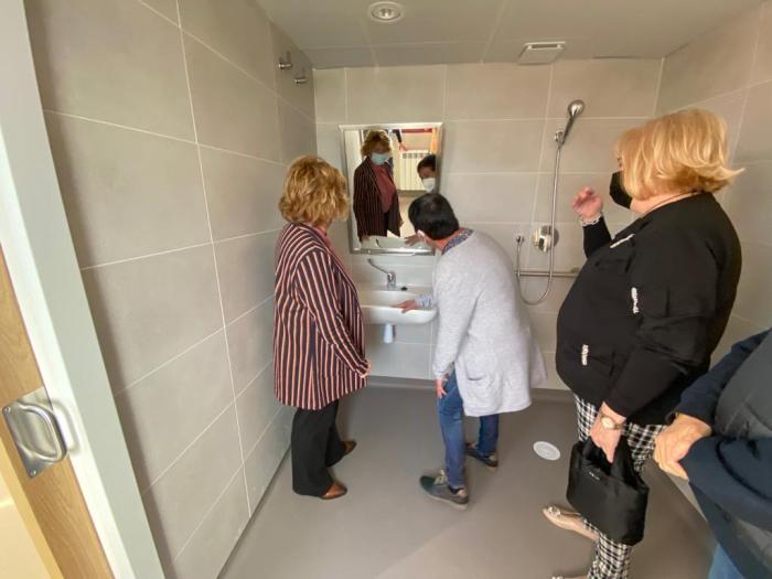 Broto visitas las unidades de convivencia de Ciudad de Huesca