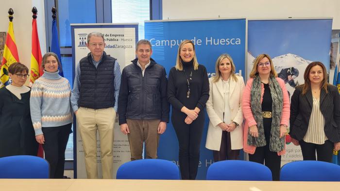 Firma del acuerdo entre Grupo Aramón y Universidad de Zaragoza para investigar el impacto del sector de la nieve