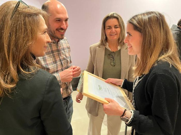 El director general de Medio Natural y Gestión Forestal, Diego Bayona, junto con representantes de la entidad de certificación PEFC España, ha presidido el acto Certificación de la gestión forestal sostenible.