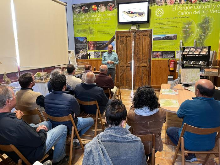 El nuevo edificio surge a iniciativa del Ayuntamiento de Bárcabo.