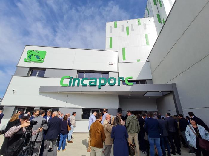 La inauguración ha contado con una amplia representación del tejido empresarial y trabajadores del grupo.