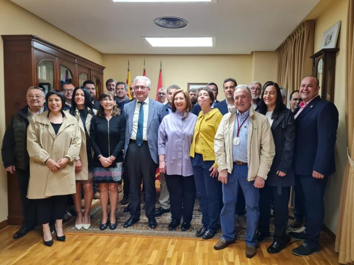 Foto de familia en Ayuntamiento de Fuentes de Ebro.