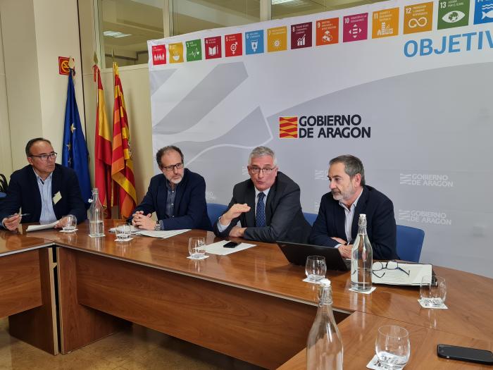 Olona ha estado acompañado de Castellano y Nogués en la reunión.