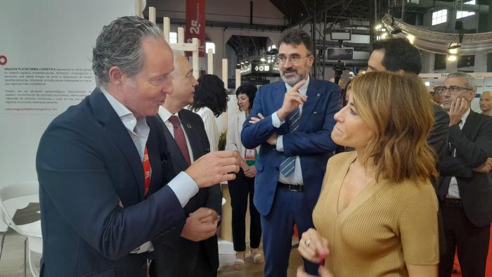 Foto de familia en "La Nit de la Logística", previa al SIL, donde fue premiada APL