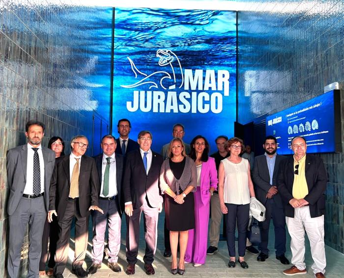 Foto de grupo visita Mar Jurásico