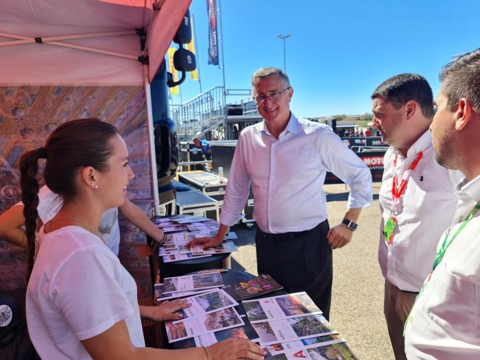 Blasco, en uno de los stands de promoción turística de Aragón.