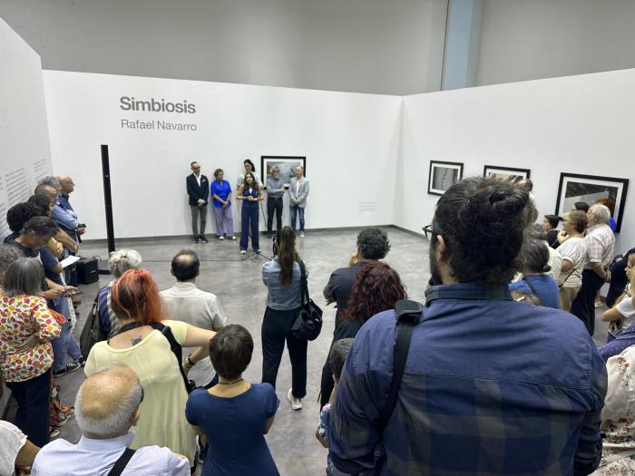 Público en la inauguración de la exposición esta tarde.