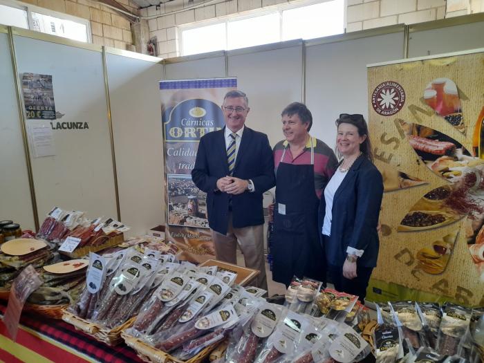 Blasco, en uno de los puestos del mercadillo.