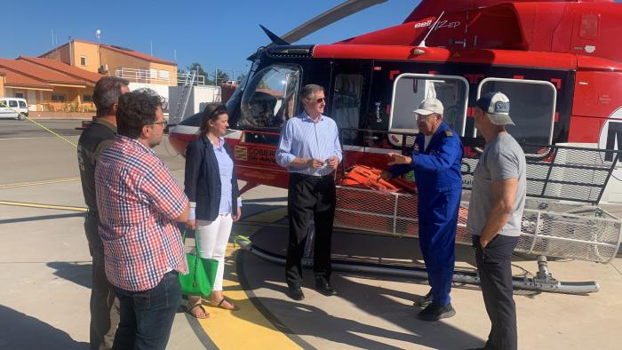 El consejero, en la base de la helitransportada de Teruel.