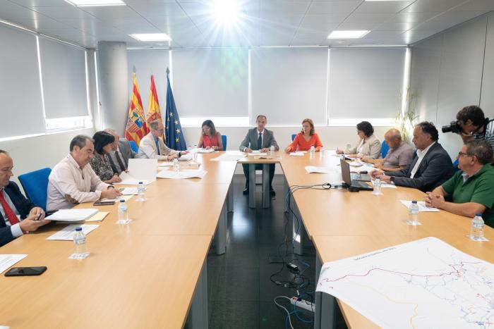 Un momento de la reunión entre alcaldes y técnicos, presidida por el consejero