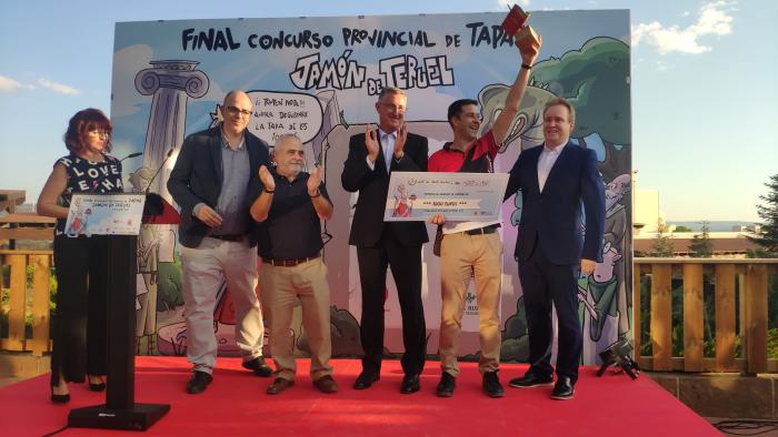 El consejero ha entregado el premio a la mejor tapa al Gastrobar Micelios de Alcañiz.