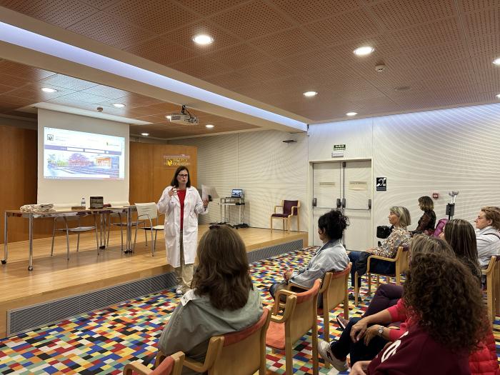 La Biblioteca Pública de Zaragoza ha celebrado el Día de las Bibliotecas con cuentacuentos y visitas teatralizadas.