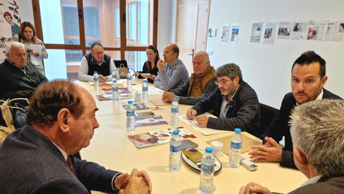 La trufa y el jamón de Teruel en la visita del Consejero Samper