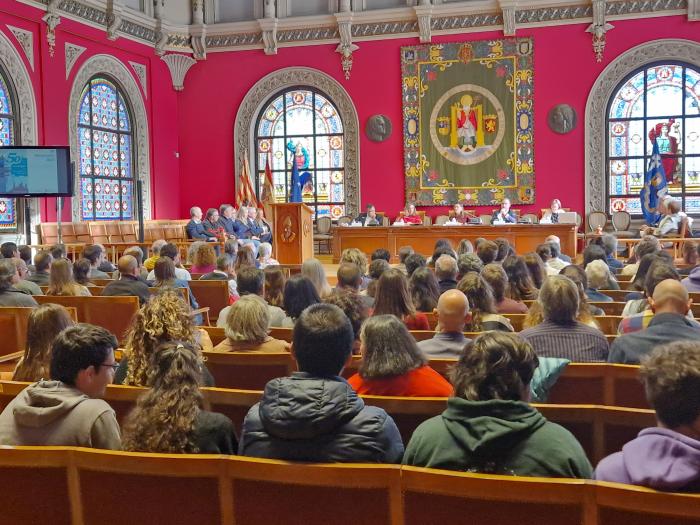 El acto conmemorativo se ha celebrado en la Sala Paraninfo ante un centenar de invitados.