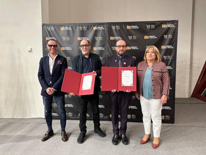 La consejera de Presidencia, Interior y Cultura, Tomasa Hernández, y el director general de Cultura, Pedro Olloqui, junto a Raúl Herrero y David Vela.