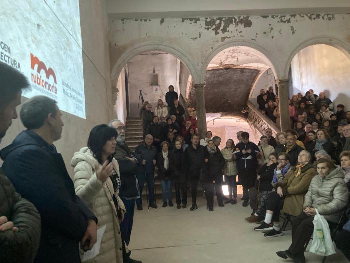 La directora general de Patrimonio Cultura, Gloria Pérez, ha visitado este martes el Palacio de los Condes de Argillo en Morata de Jalón.