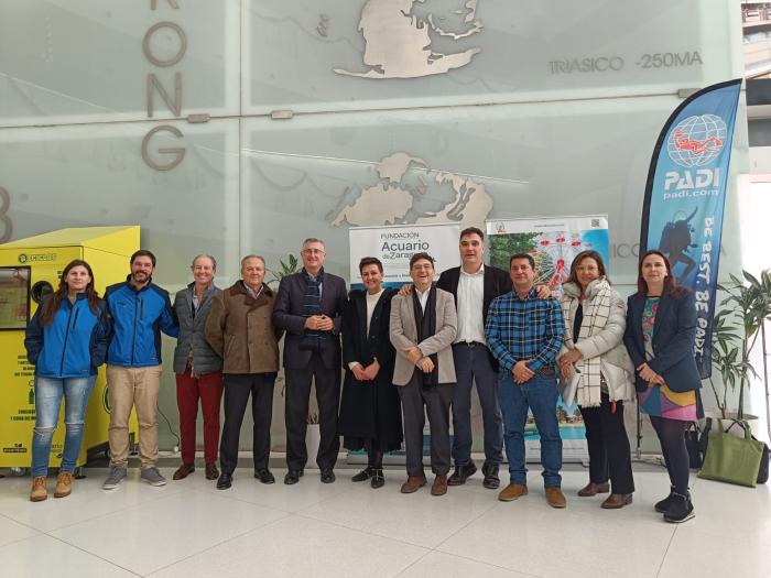Foto de familia de la visita al Acuario de Zaragoza.