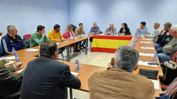 En Maella Angel Samper se ha reunido con representantes de los fruticultores y con la alcaldesa de la localidad