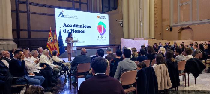 Acto de nombramiento de los nuevos miembros de honor de la Academia.