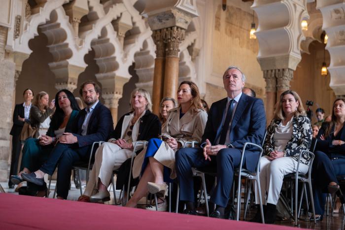 El presidente asiste al acto homenaje en las Cortes de Aragón a Manuel Giménez Abad