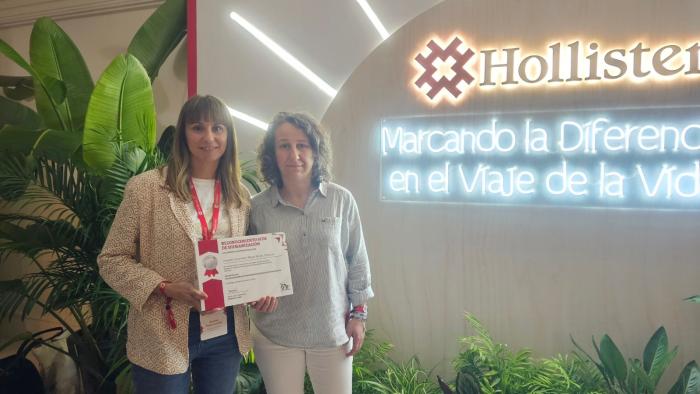 Entrega de la distinción al equipo de Ostomías del Hospital U. Miguel Servet