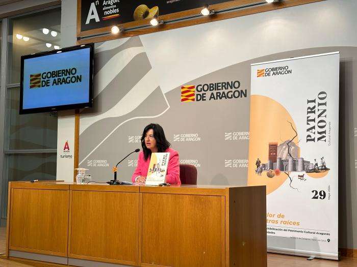 La directora general de Patrimonio Cultural, Gloria Pérez, en rueda de prensa hoy en el edificio Pignatelli.