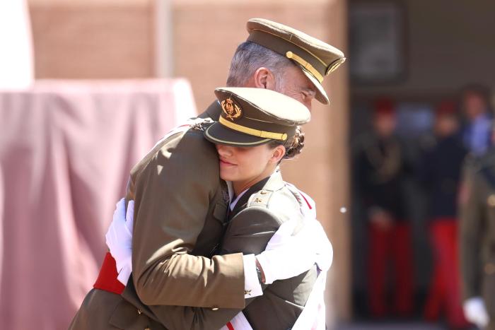 La princesa Leonor recibe su despacho y termina su formación en la AGM