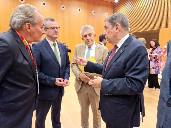 Angel Samper con el ministro Luis Planas y los consejeros de Castilla y León y Comunidad Valencia previo al inicio de la Conferencia Sectorial de Agricultura y Desarrollo Rural