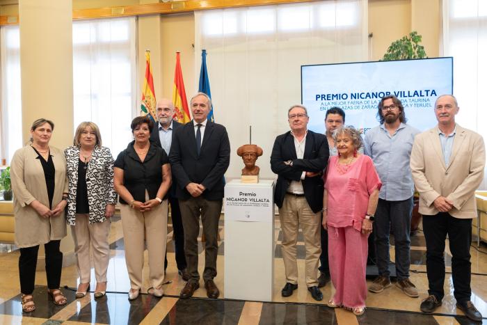 El presidente Azcón presenta el premio taurino Nicanor Villalta