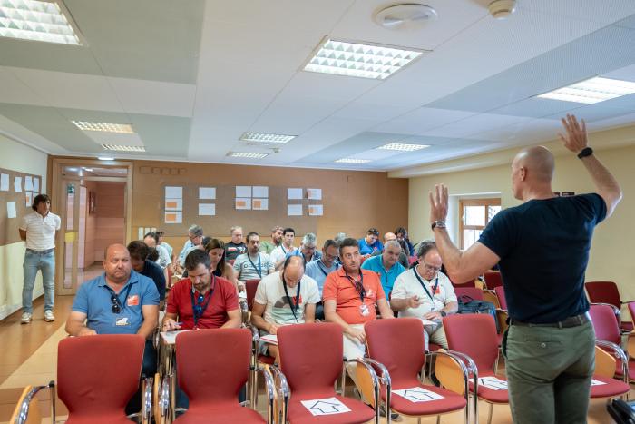 Presentación del plan de acción comarcal con sello de calidad para el deporte. Marina Sevilla y Cristina García