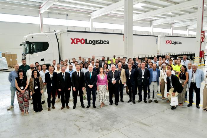 Foto de familia de la inauguración de las instalaciones de XPO Logistics en PLAZA.