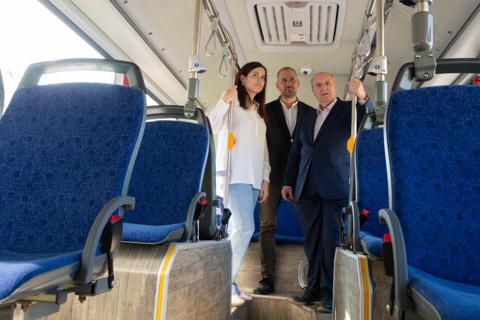 Miguel Ángel Anía presenta la puesta en marcha de las primeras nuevas líneas de autobús para conectar la capital aragonesa con los barrios rurales y localidades del área metropolitana.