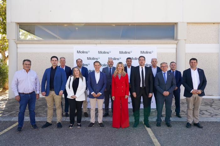 La vicepresidenta del Gobierno de Aragón, Mar Vaquero, en su visita a la planta de Molins en La Puebla de Híjar.