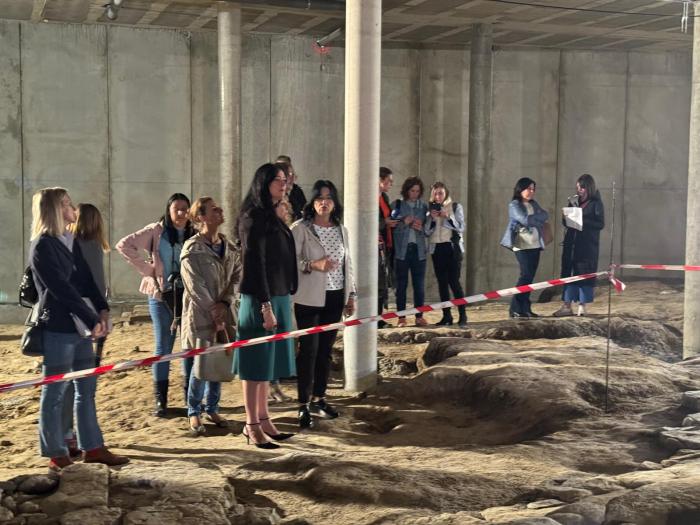 La directora general de Patrimonio y la alcaldesa de Huesca han visitado hoy el yacimiento.