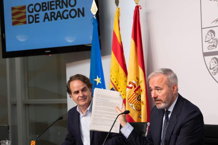 Jorge Azcón y Roberto Bermúdez de Castro, en rueda de prensa tras el Consejo de Gobierno en el que se ha firmado el decreto ley de medidas urgentes para la reparación de daños por la DANA.