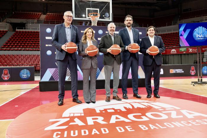 presentación del presidente del Gobierno de Aragón, Jorge Azcón, del acuerdo por el cual Zaragoza será sede de la fase final de la Euroliga femenina de baloncesto. Pabellón Príncipe Felipe